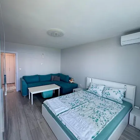 Lazur Sea 2bd 公寓