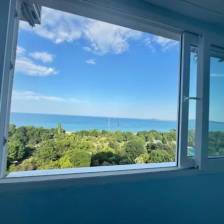 Lazur Sea 2bd 公寓